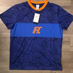 Nike Men's Blue and Orange Graphic Tee